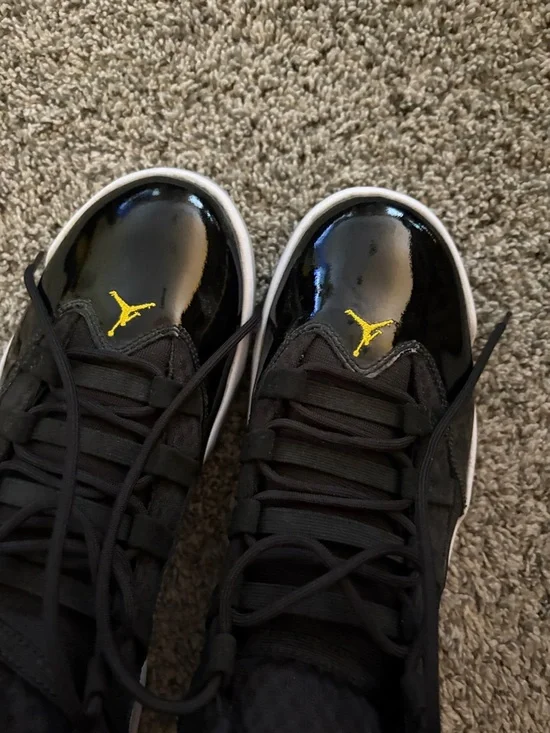 Jordan Max Aura Black and Gold High-Top Basketball Shoes - Picture 5 of 5